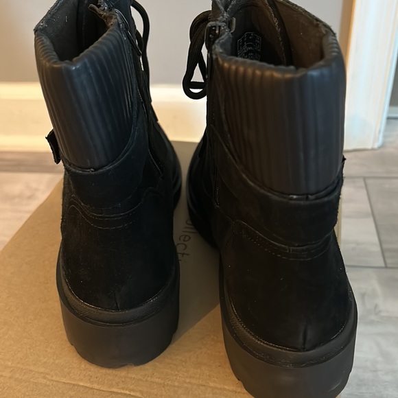 New! Clarks Boots - Picture 5 of 9